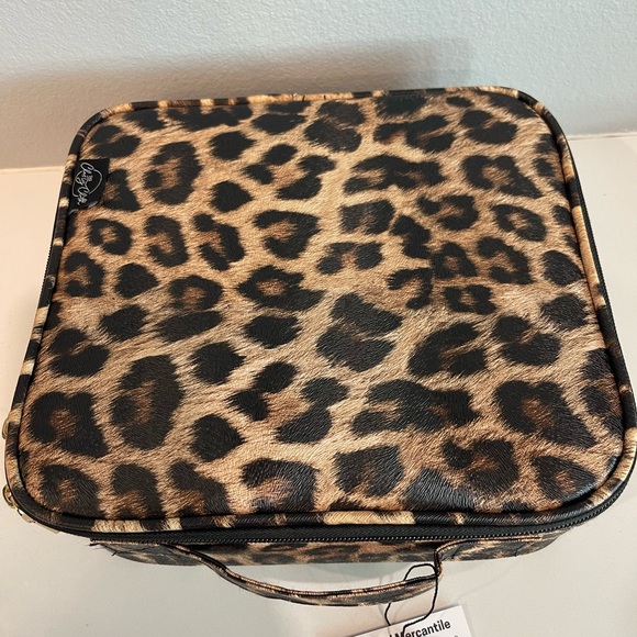 The Classy Cloth// Leopard Makeup Case - Picture 1 of 5